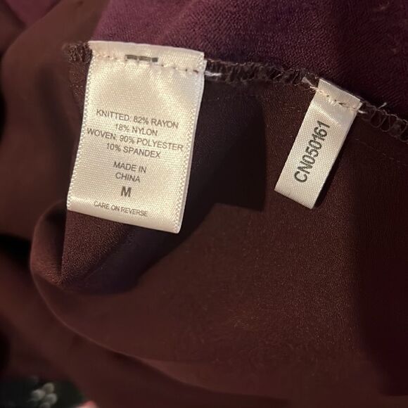 New York & Company Maroon Burgundy Purple Bell Sleeves Shift Dress back button M - Picture 11 of 11